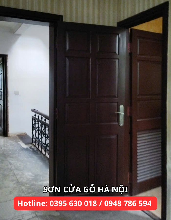 Hướng Dẫn Tự Sơn Lại Cửa Gỗ Cũ Tại Nhà: 10 Người Làm 9 Người Sai Kỹ Thuật Này!